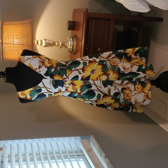 Dress - Picture 3 of 3